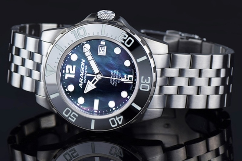 ARAGON Divemaster Titanium Swiss Black MOP R150 45mm